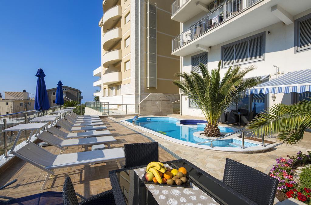 Montelux Apartments Budva Exterior photo
