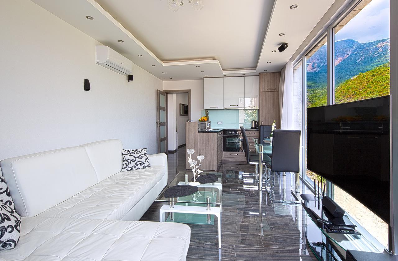Montelux Apartments Budva Exterior photo