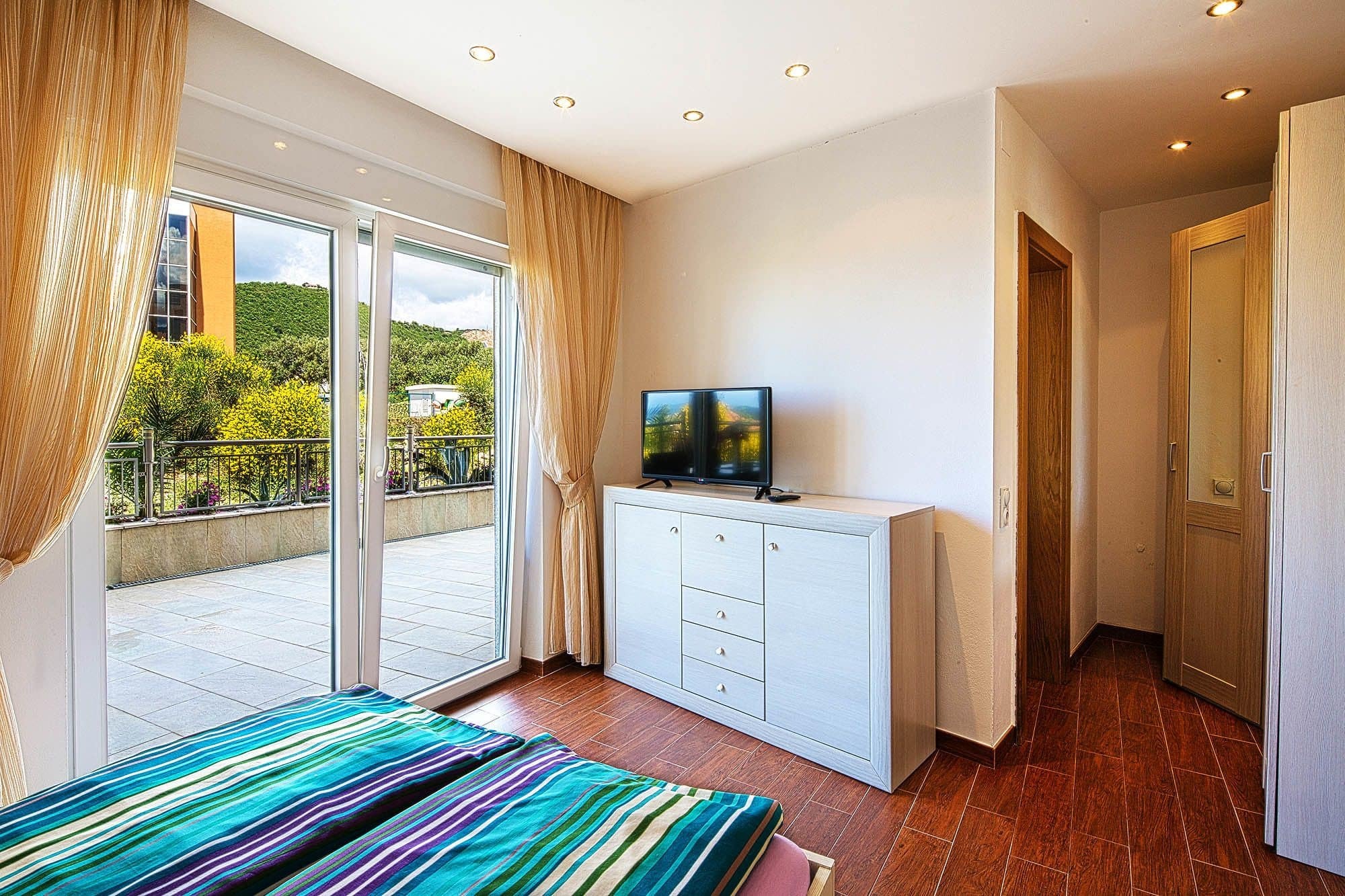 Montelux Apartments Budva Exterior photo