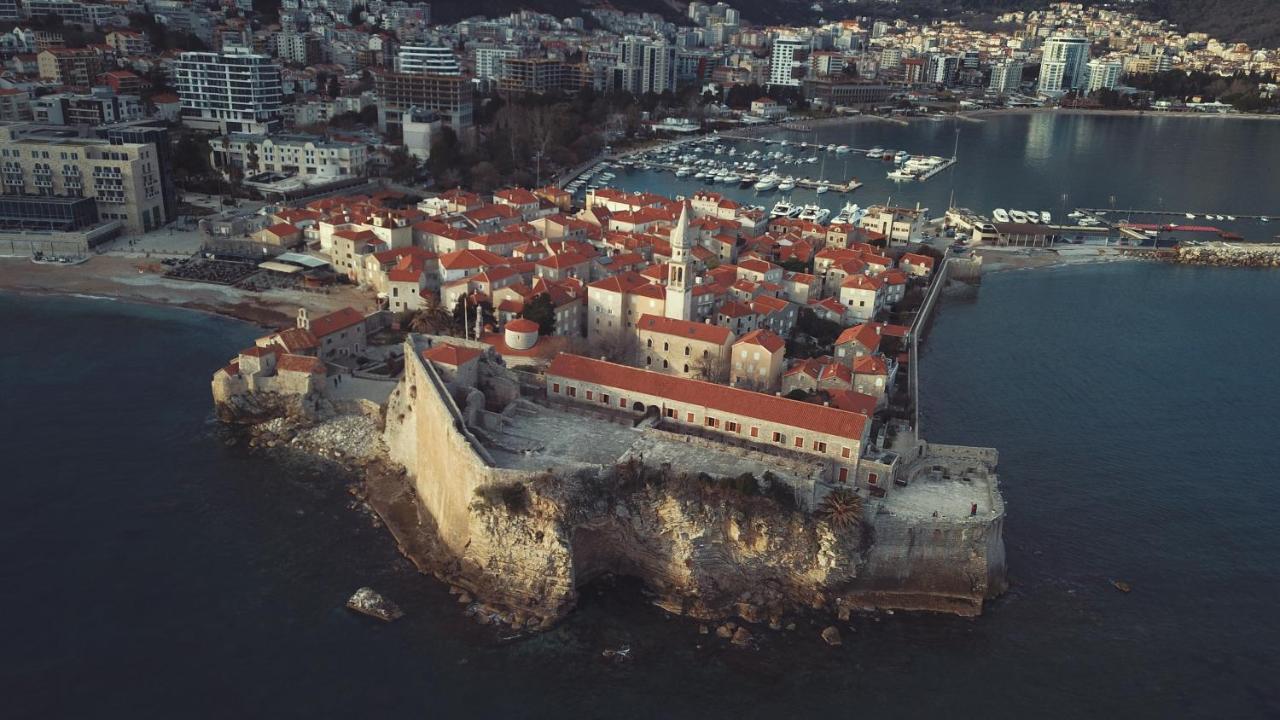 Montelux Apartments Budva Exterior photo
